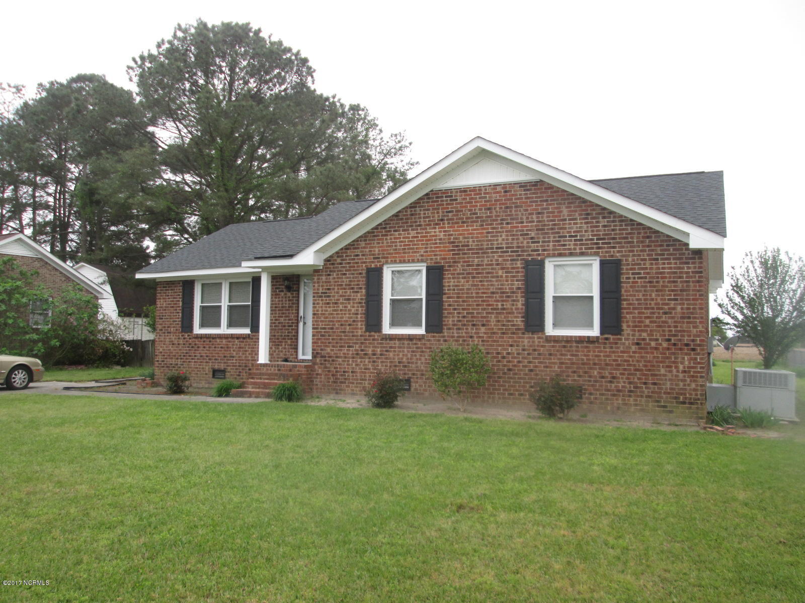 3852 Robin Road Ayden, NC 28513 - Photo 5 of 42 Robin rt front