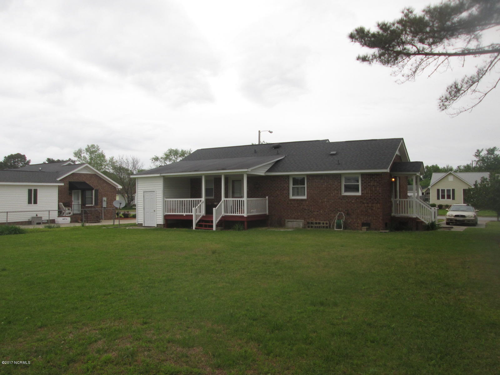 3852 Robin Road Ayden, NC 28513 - Photo 6 of 42 Robin back view