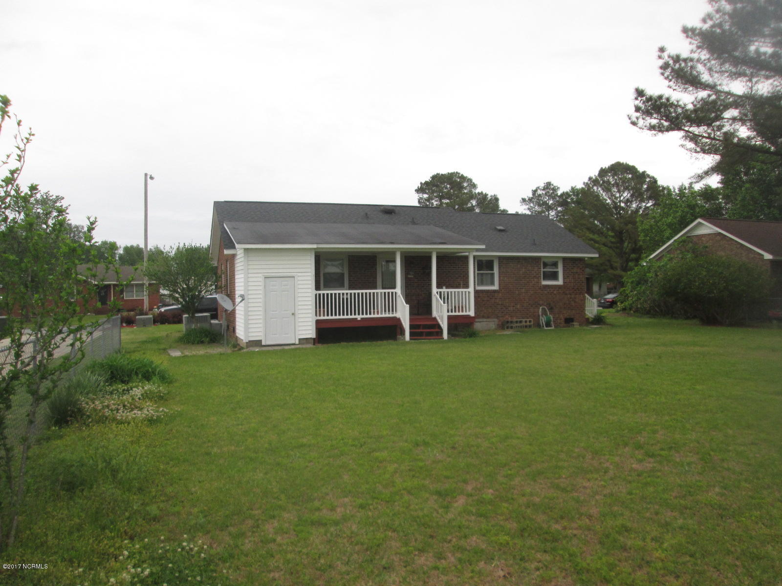3852 Robin Road Ayden, NC 28513 - Photo 8 of 42 Robin back left