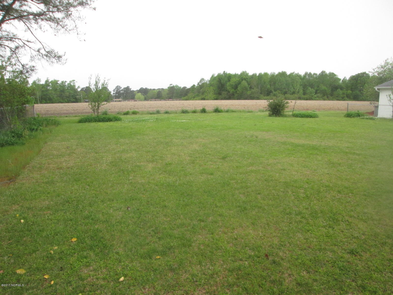 3852 Robin Road Ayden, NC 28513 - Photo 10 of 42 Robin back yard