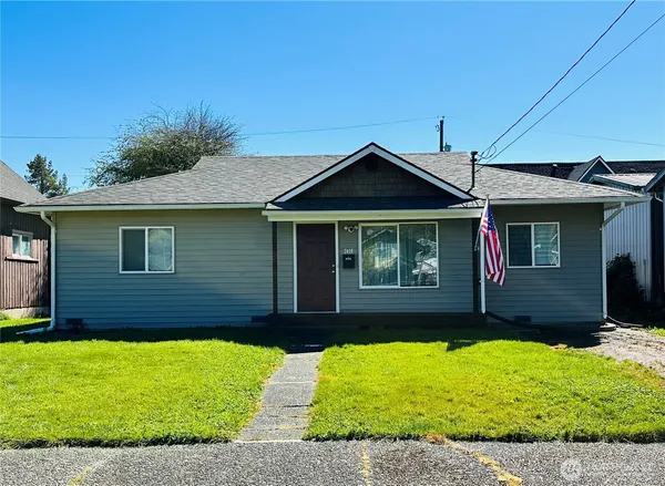 $219,900 | 2410 Pacific Avenue, Hoquiam, WA 98550