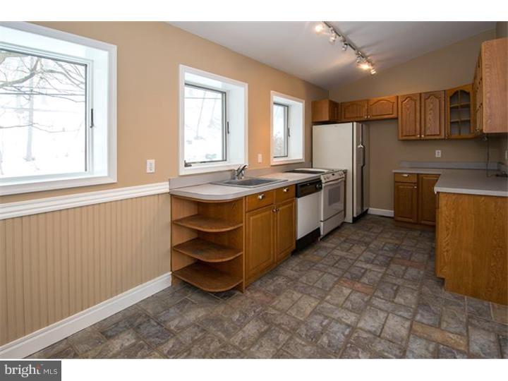 443 Irish Road Berwyn, PA 19312 - Photo 11 of 24 Kitchen