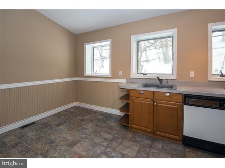 443 Irish Road Berwyn, PA 19312 - Photo 13 of 24 Kitchen