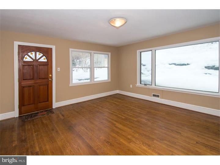 443 Irish Road Berwyn, PA 19312 - Photo 7 of 24 Living Room