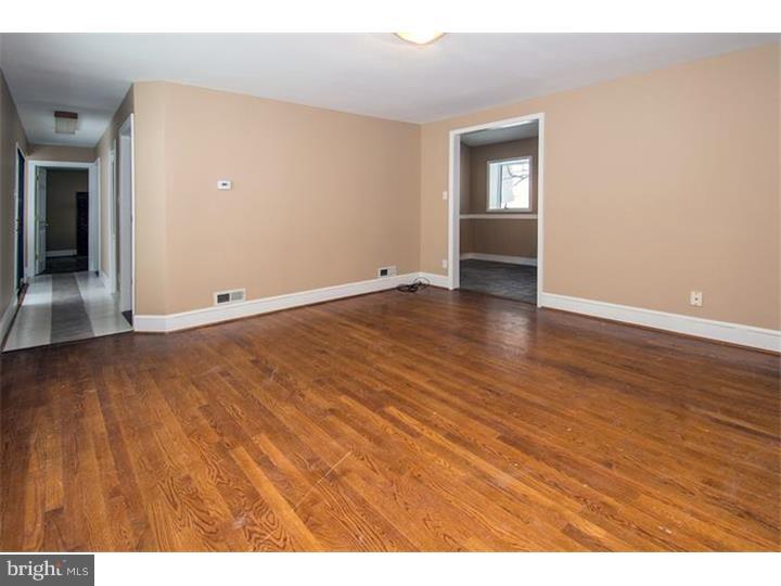 443 Irish Road Berwyn, PA 19312 - Photo 9 of 24 Living Room