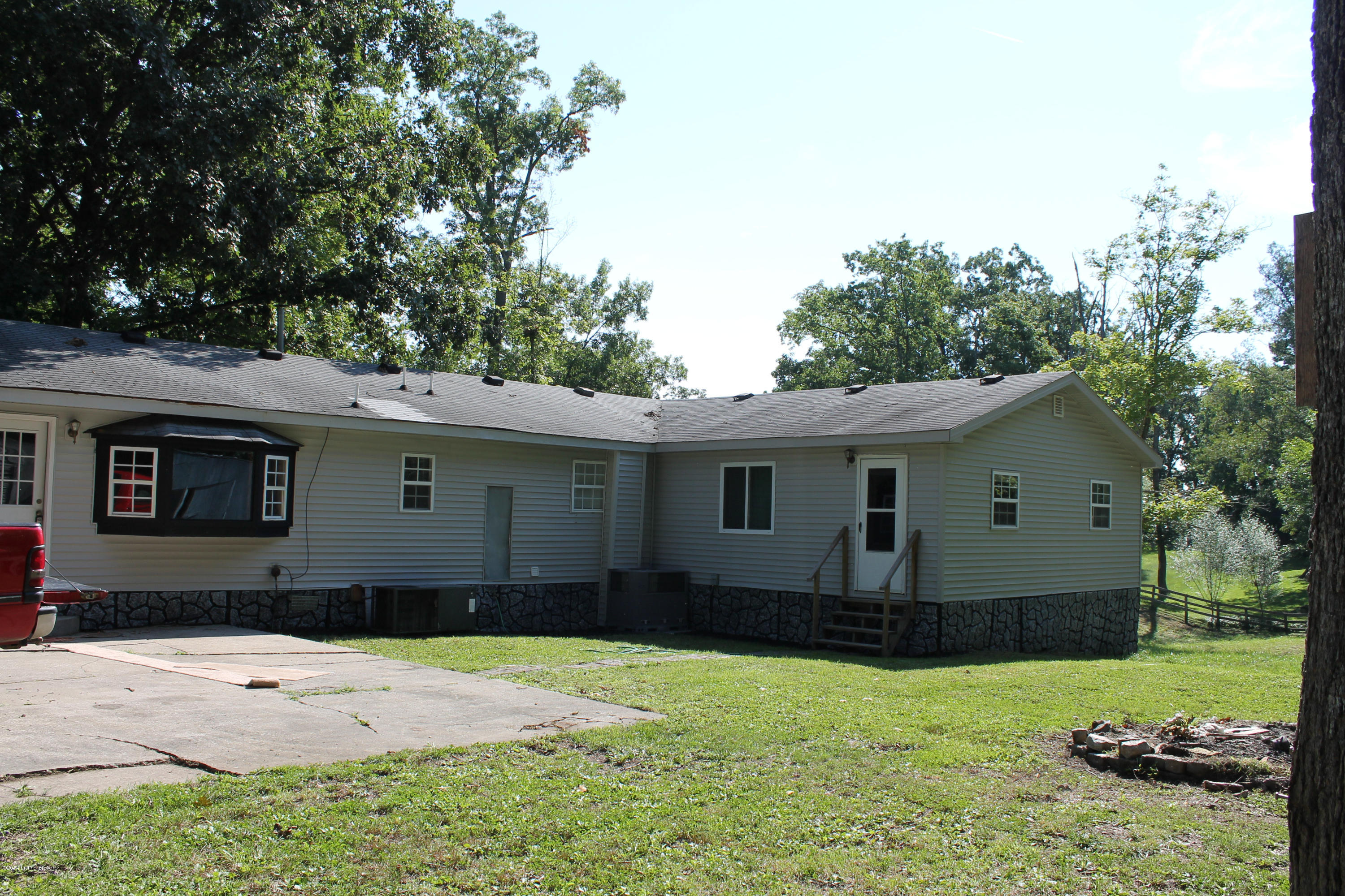 183 Deer Lake Road Shepherdsville, KY 40165 - Photo 4 of 21 rear house