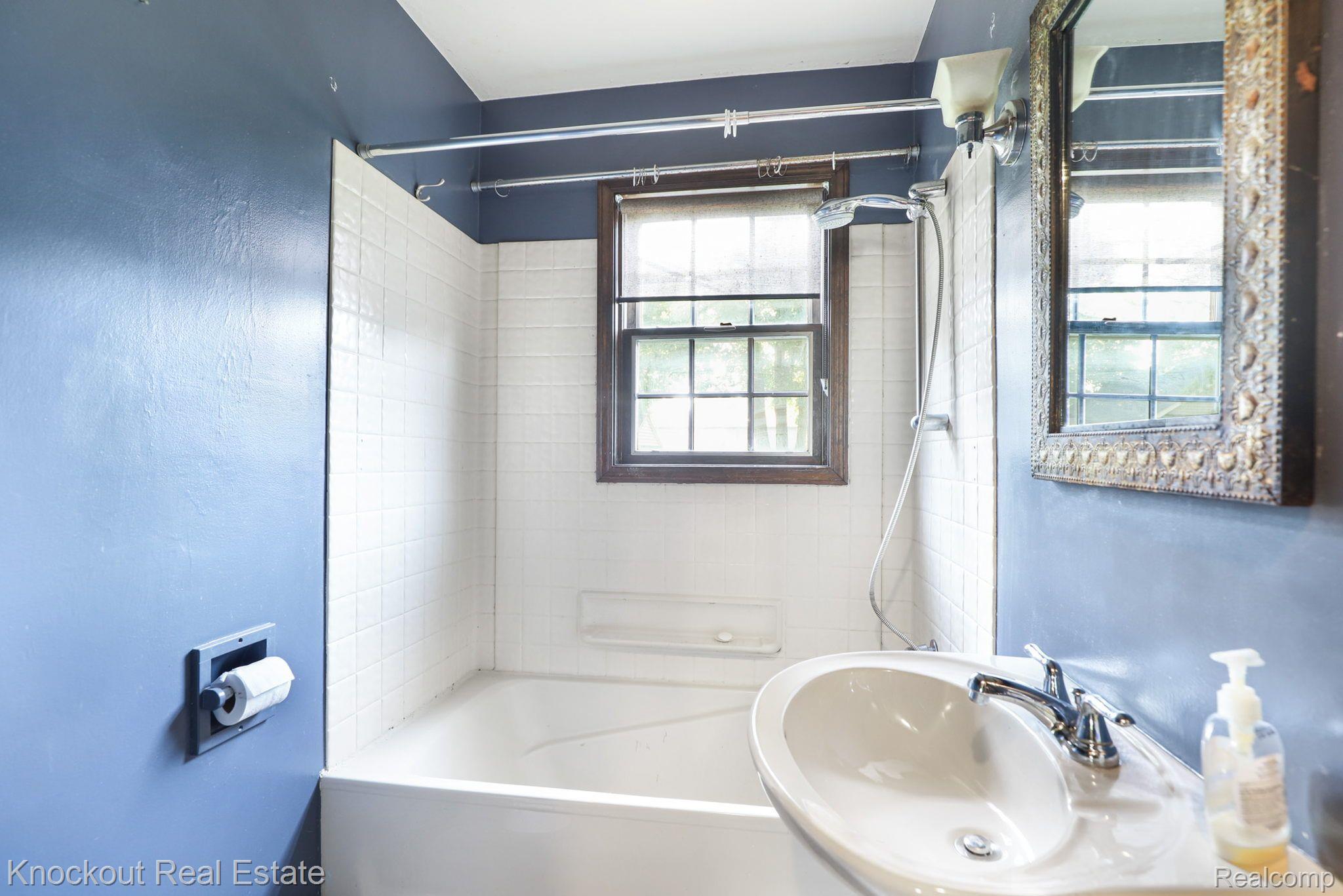 13 South Lincoln Road Bay City, MI 48708 - Photo 15 of 35 Gallery Image 15