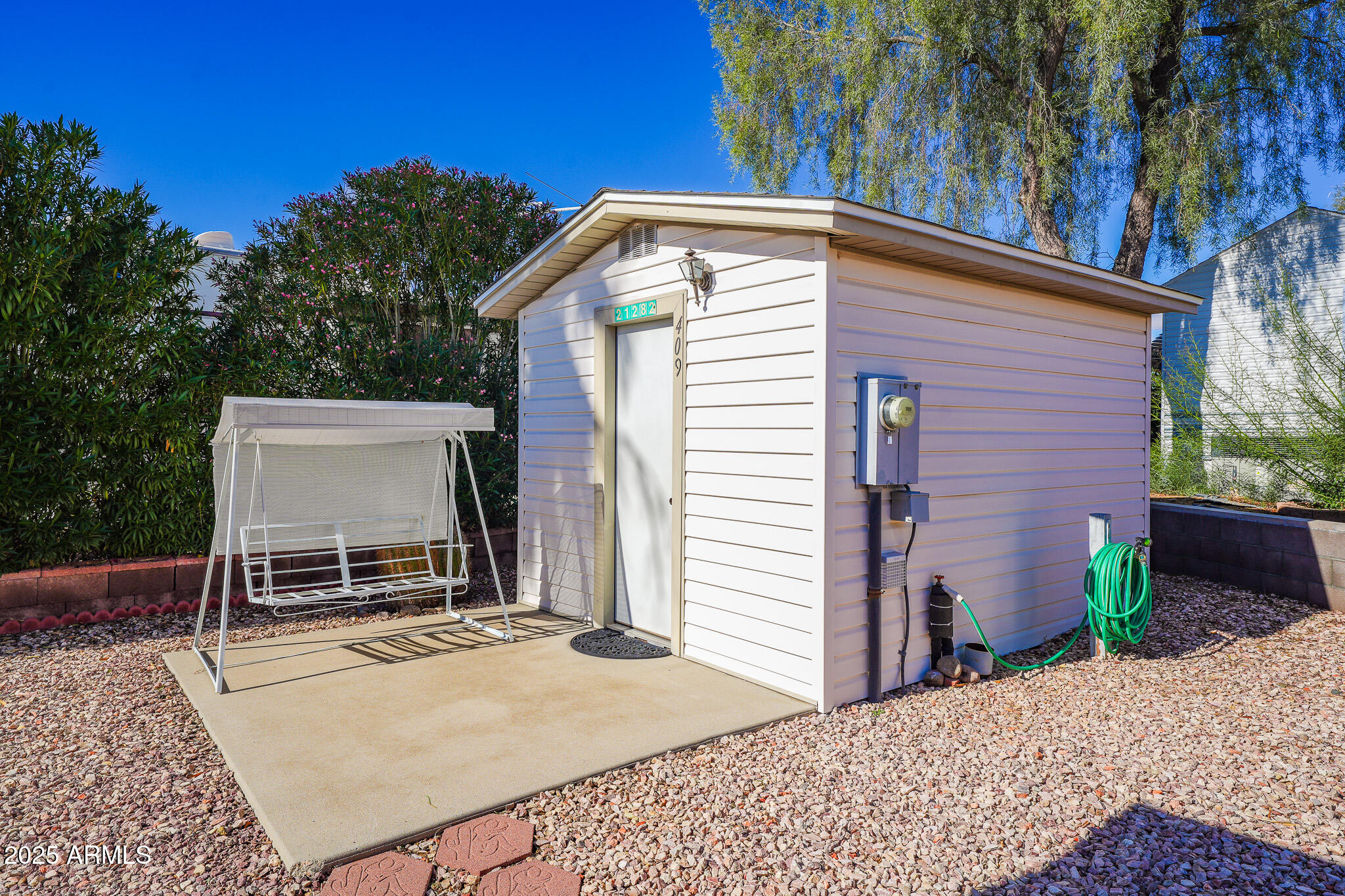 21282 Escapees Way, Unit 409 Congress, AZ 85332 - Photo 17 of 33 a backyard of a house with a table and chairs