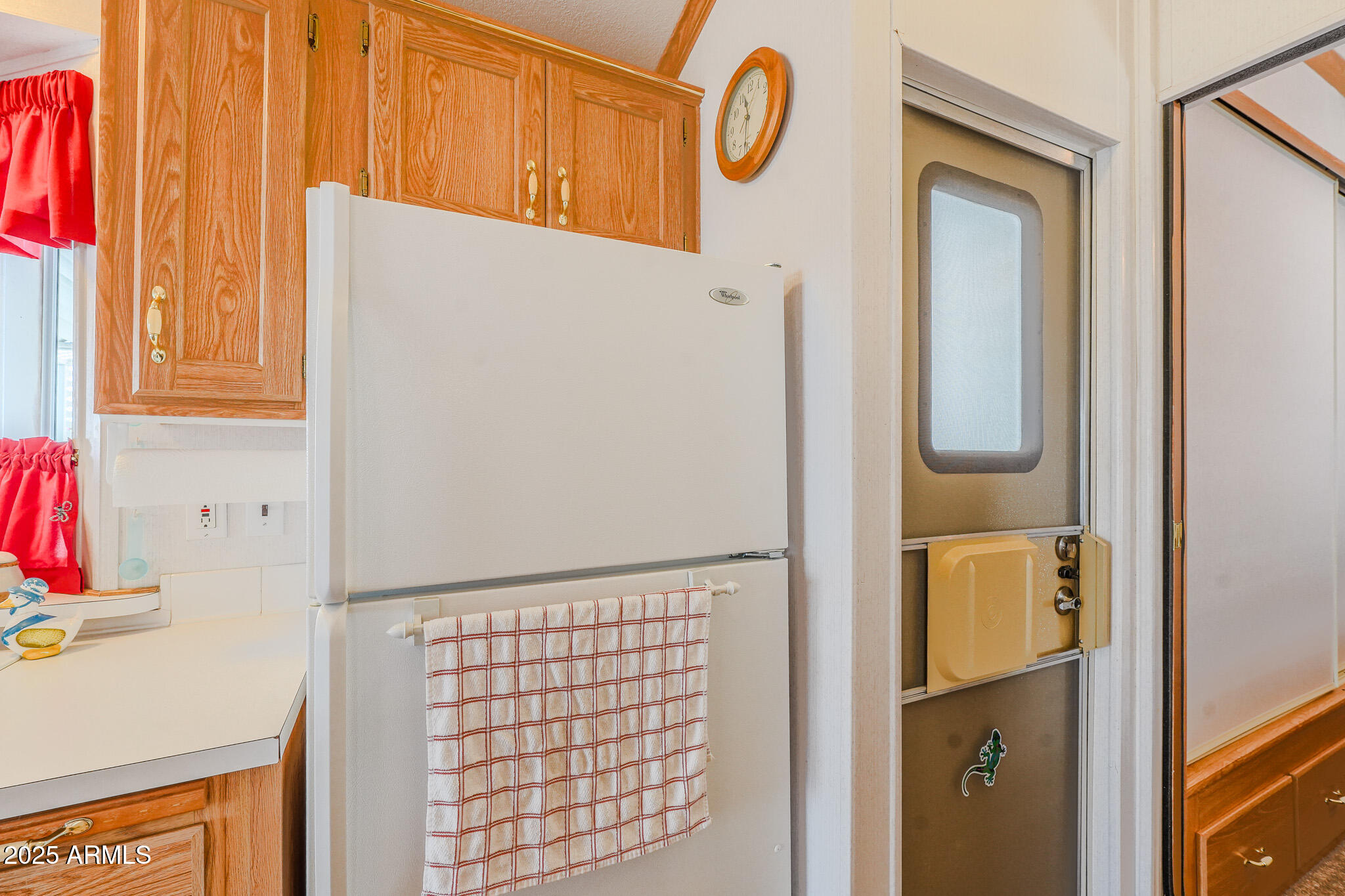 21282 Escapees Way, Unit 409 Congress, AZ 85332 - Photo 9 of 33 a bathroom with a shower