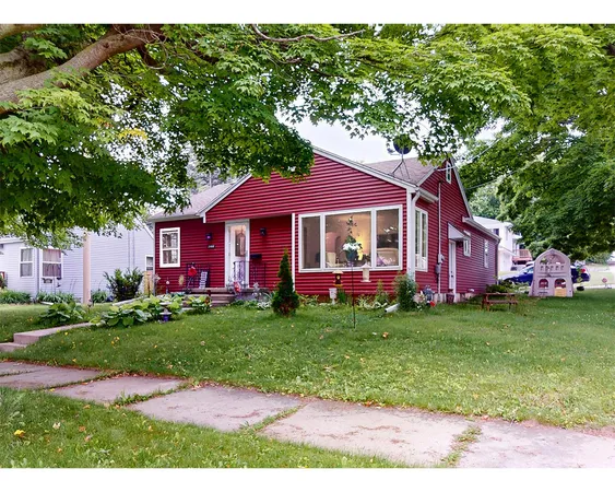 $239,000 | 2402 South 9th Street, Manitowoc, WI 54220