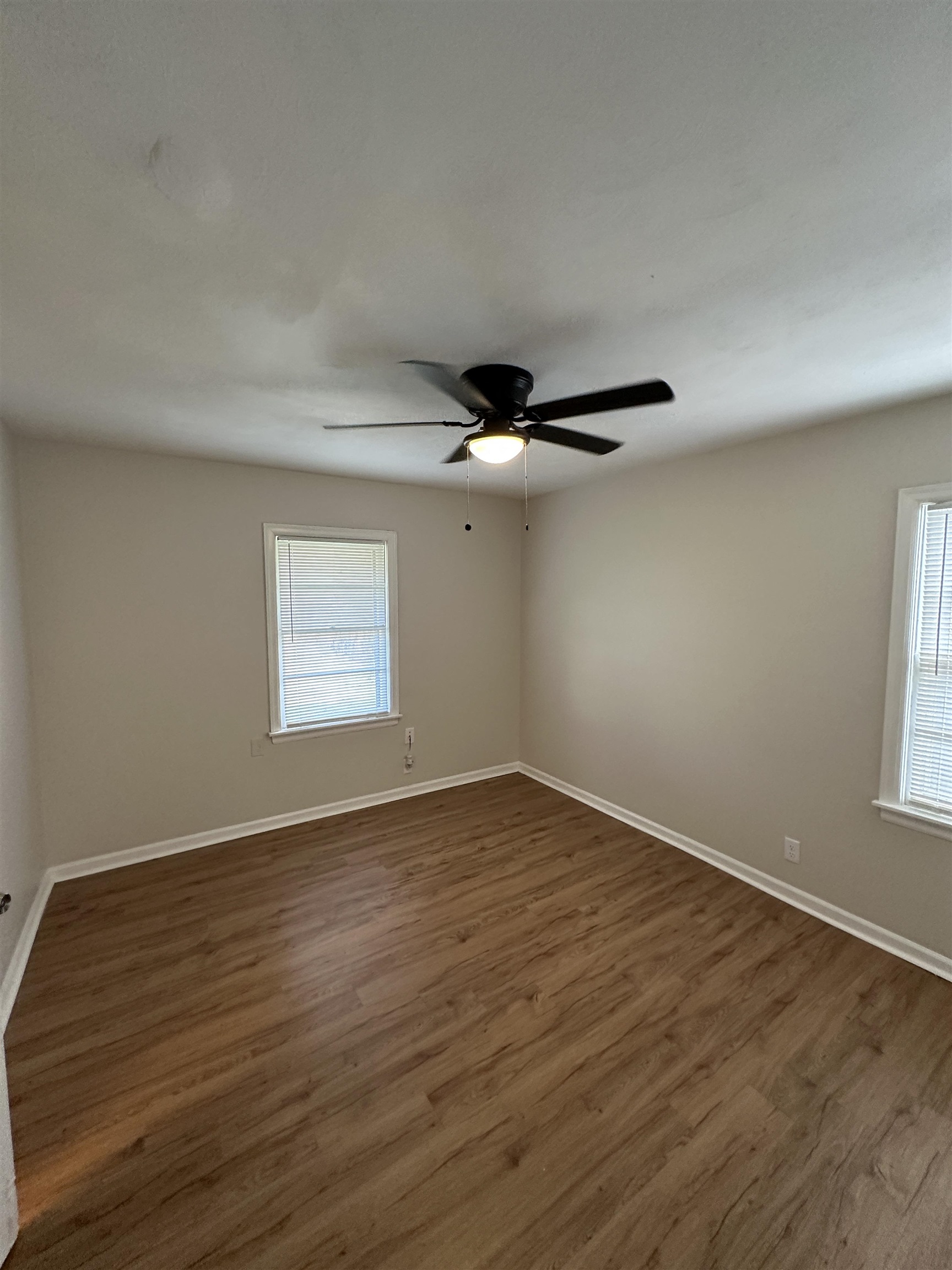 470 Dreger Road Memphis, TN 38109 - Photo 12 of 19 Empty room with dark wood-type flooring and plenty of natural light