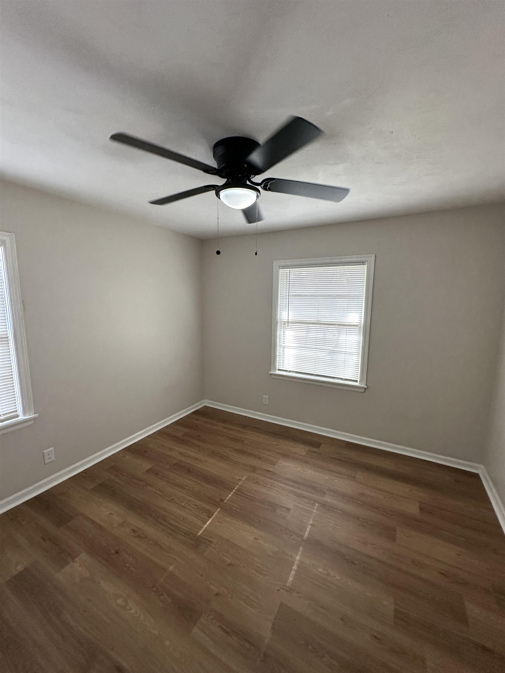 470 Dreger Road Memphis, TN 38109 - Photo 15 of 19 Spare room with dark wood-style flooring and baseboards