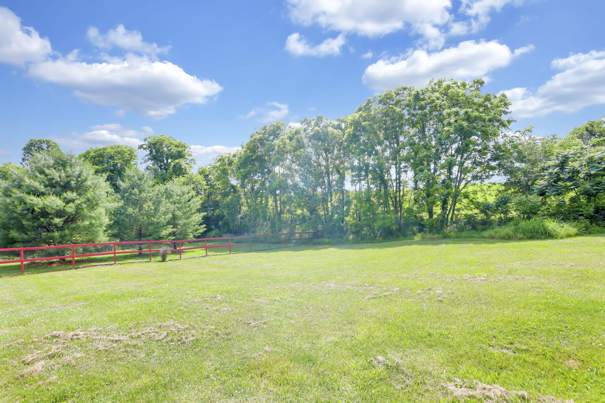 24559 Huffines Road Rockbridge, OH 43149 - Photo 7 of 37