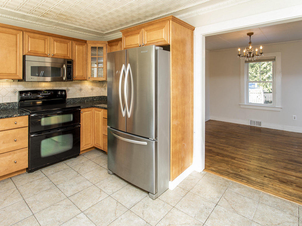 320 Hotel Road Auburn, ME 04210 - Photo 8 of 38 Kitchen/Dining