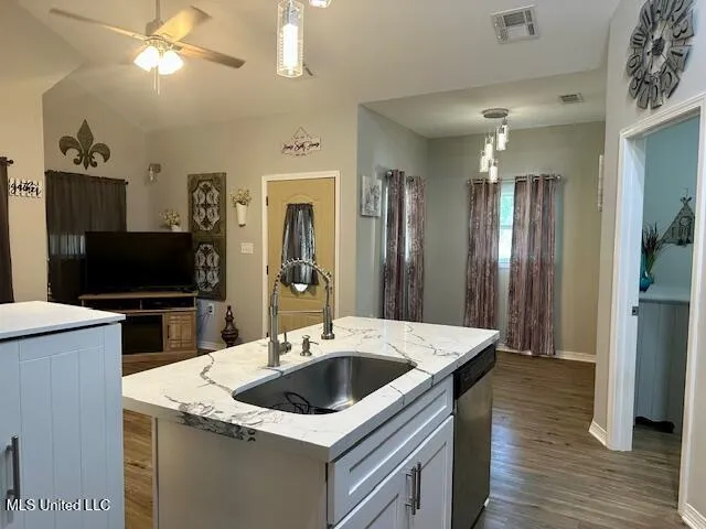 $184,000 | 100 South Loftin Street, Picayune, MS 39466