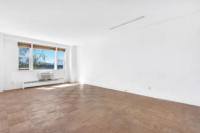 a picture of a bench in a cabinet