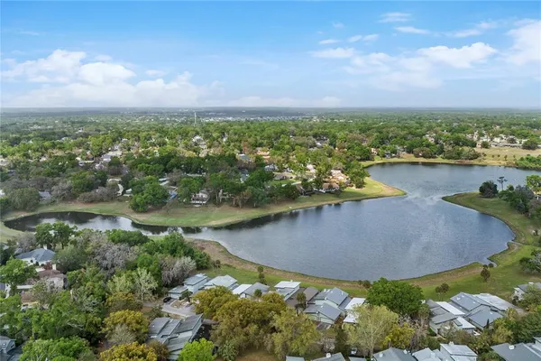 an aerial view of a houses with outdoor space and lake view