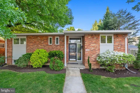 $999,000 | 2954 Viewpoint Road, Alexandria, VA 22314