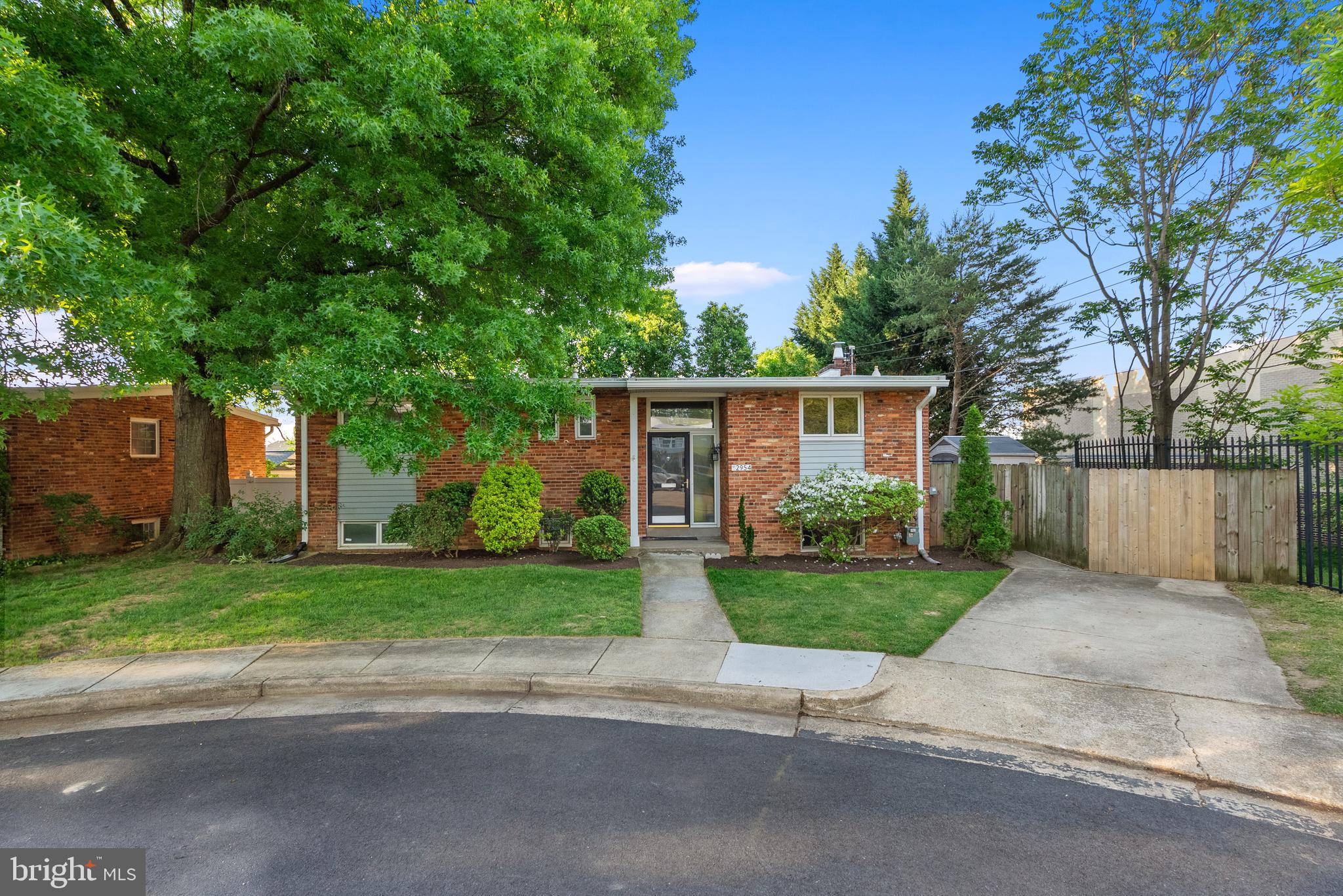 2954 Viewpoint Road Alexandria, VA 22314 - Photo 2 of 61