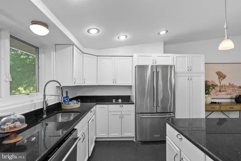 $979,000 | 2954 Viewpoint Road, Alexandria, VA 22314