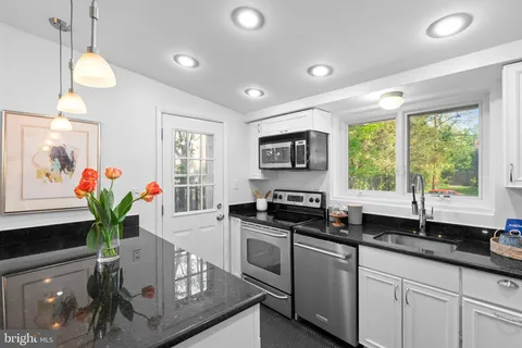 $979,000 | 2954 Viewpoint Road, Alexandria, VA 22314