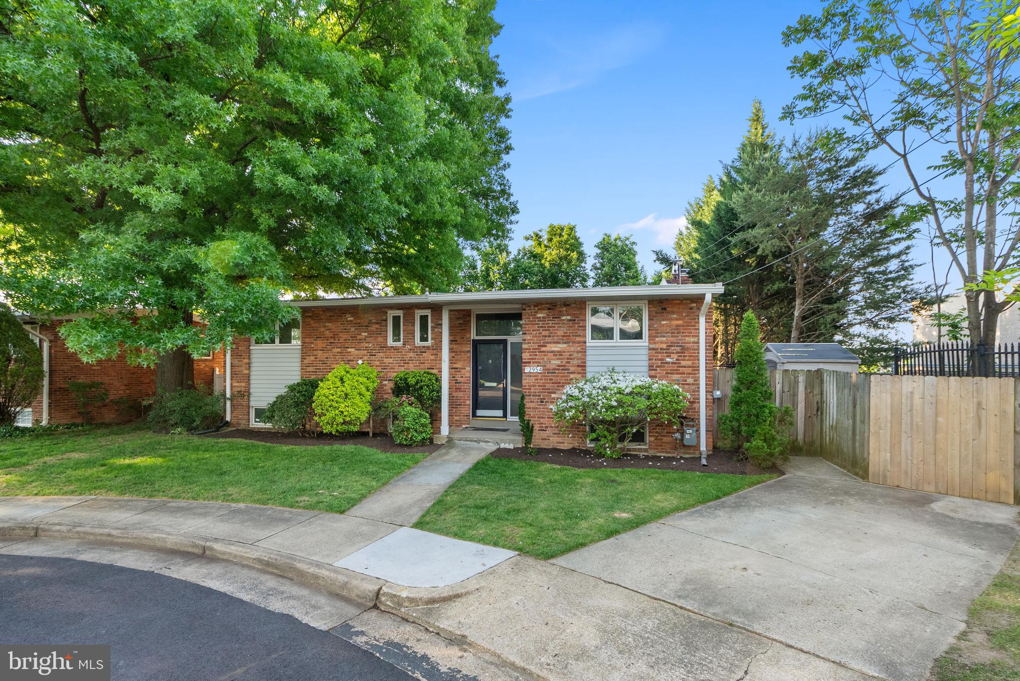 2954 Viewpoint Road Alexandria, VA 22314 - Photo 3 of 61