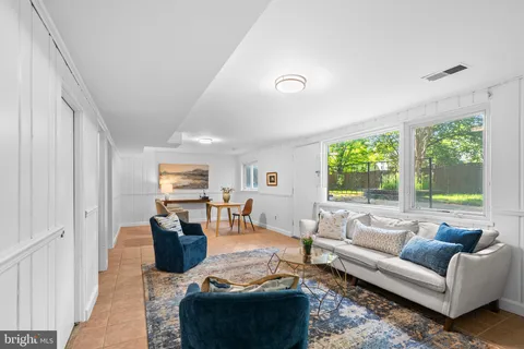 $979,000 | 2954 Viewpoint Road, Alexandria, VA 22314