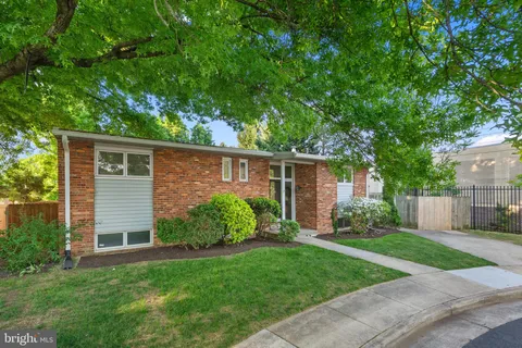 $979,000 | 2954 Viewpoint Road, Alexandria, VA 22314