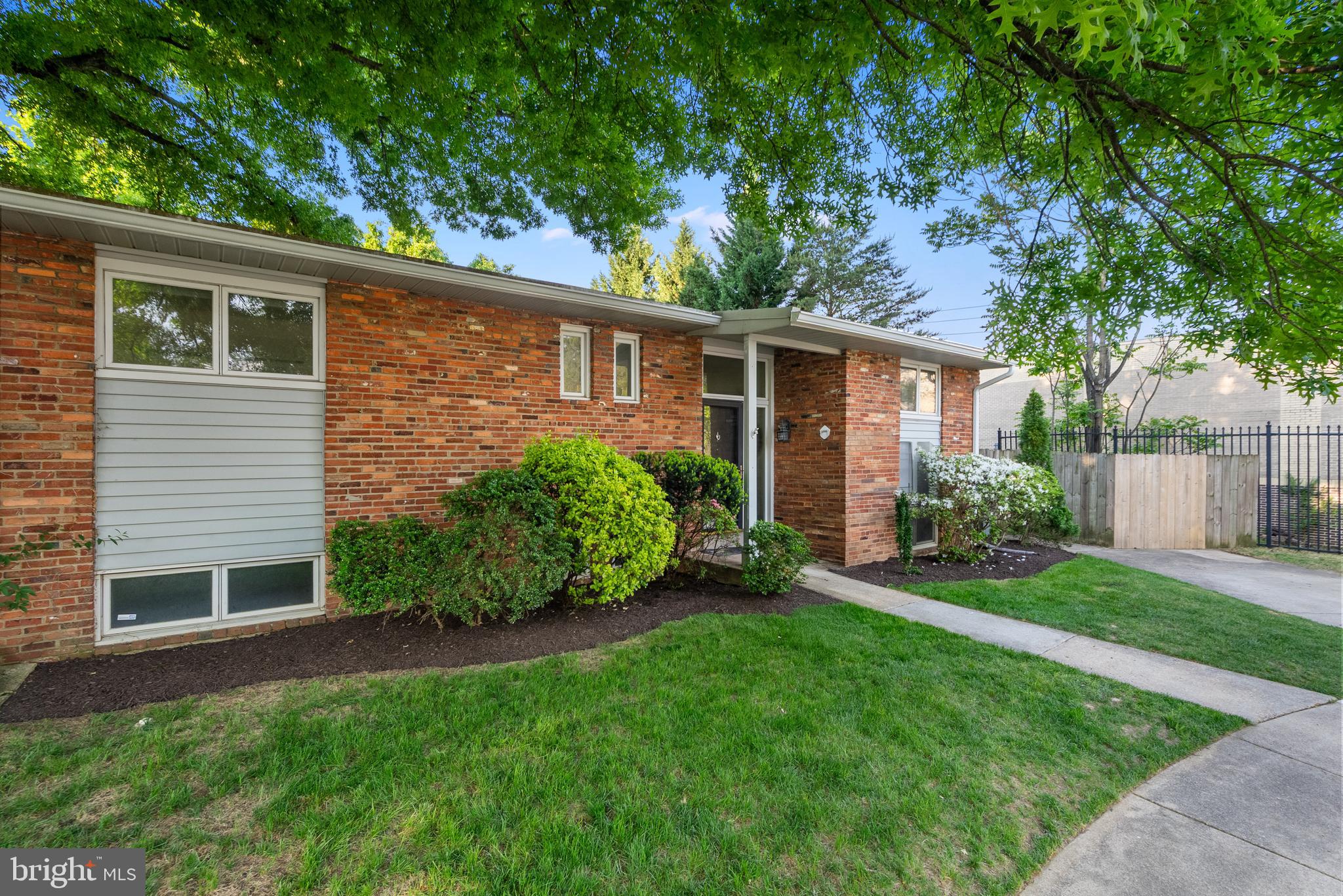 2954 Viewpoint Road Alexandria, VA 22314 - Photo 5 of 61