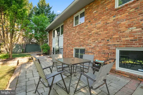 $979,000 | 2954 Viewpoint Road, Alexandria, VA 22314