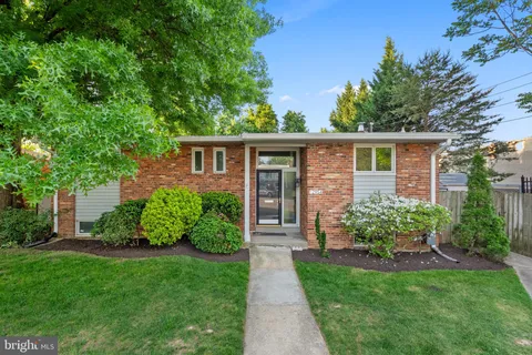 $979,000 | 2954 Viewpoint Road, Alexandria, VA 22314