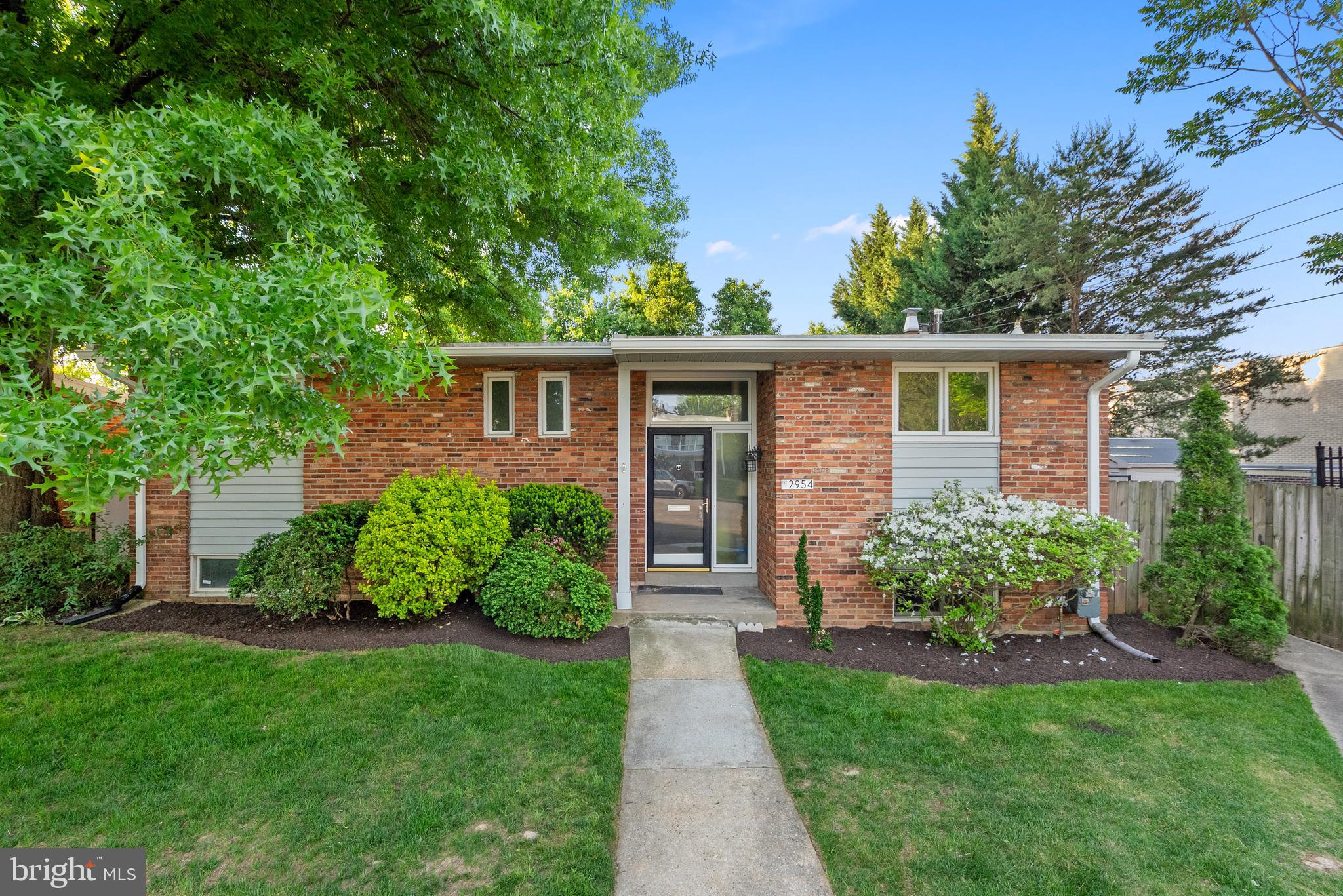 2954 Viewpoint Road Alexandria, VA 22314 - Photo 6 of 61