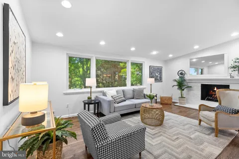 $979,000 | 2954 Viewpoint Road, Alexandria, VA 22314
