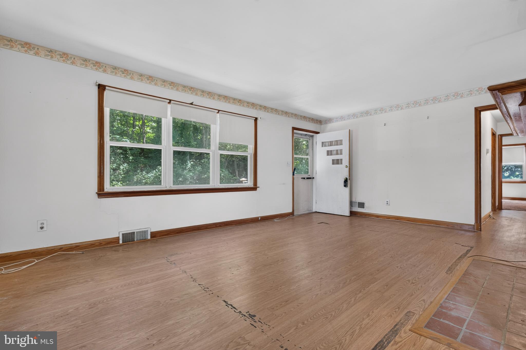 16 Balfred Road Baltimore, MD 21228 - Photo 11 of 29 Gallery Image 11