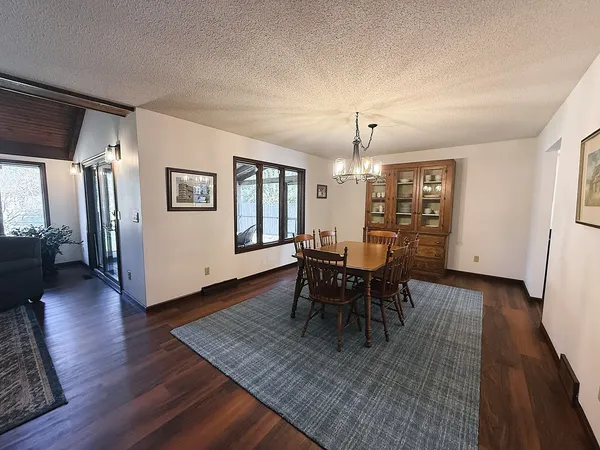 $349,900 | 1225 Eustace Drive, Dixon, IL 61021