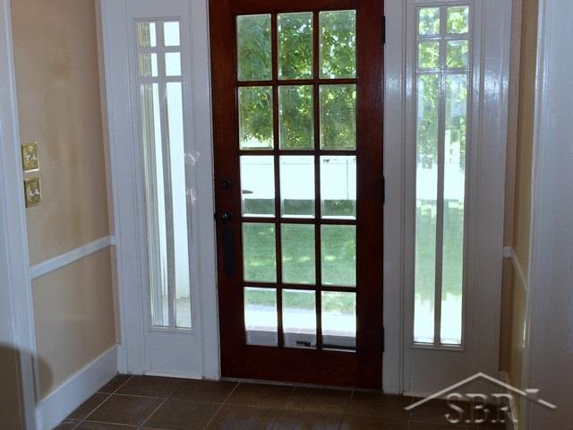 2204 Miller Road Flint, MI 48503 - Photo 4 of 25 with slate entryway