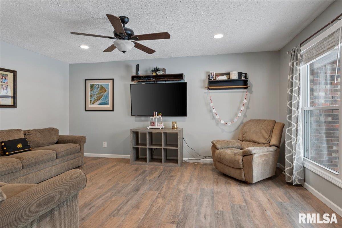 3304 Ellendale Drive Springfield, IL 62704 - Photo 4 of 37