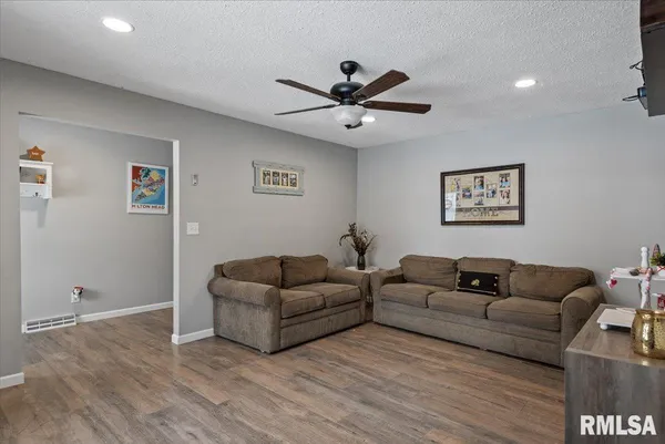 $250,000 | 3304 Ellendale Drive, Springfield, IL 62704