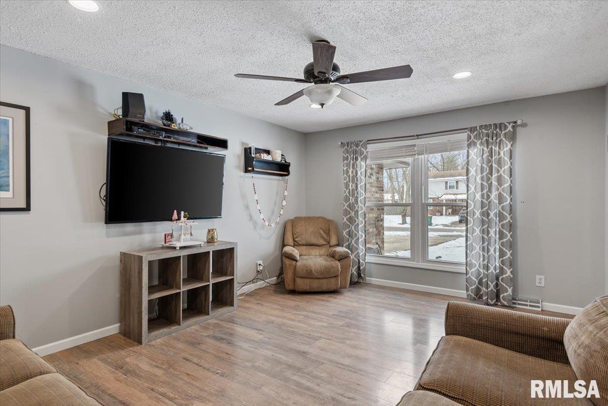 3304 Ellendale Drive Springfield, IL 62704 - Photo 8 of 37