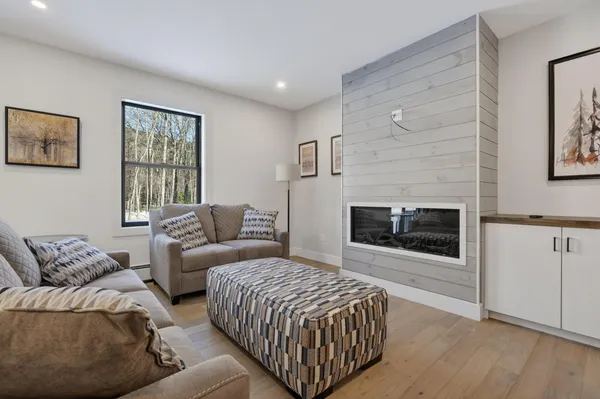 $699,000 | 12 Lodgepole Lane, Unit 12, Newry, ME 04261