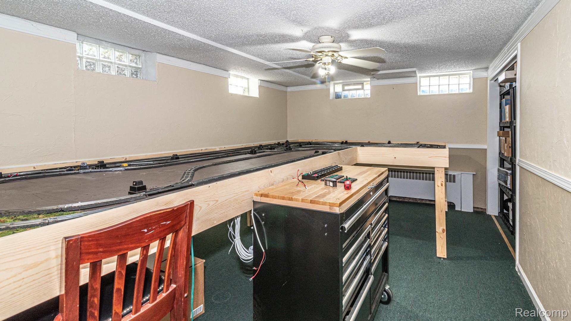 27216 Howell Road Redford, MI 48239 - Photo 36 of 37 Hobby/craft room!