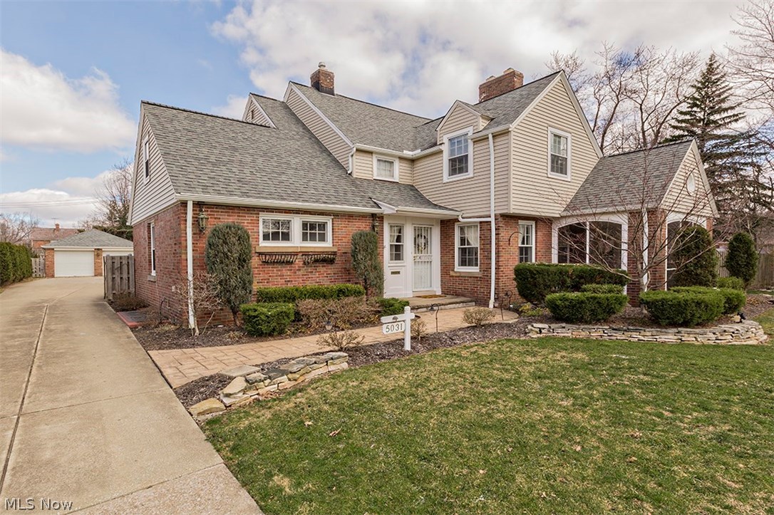 5031 Farnhurst Road Cleveland, OH 44124 - Photo 2 of 35