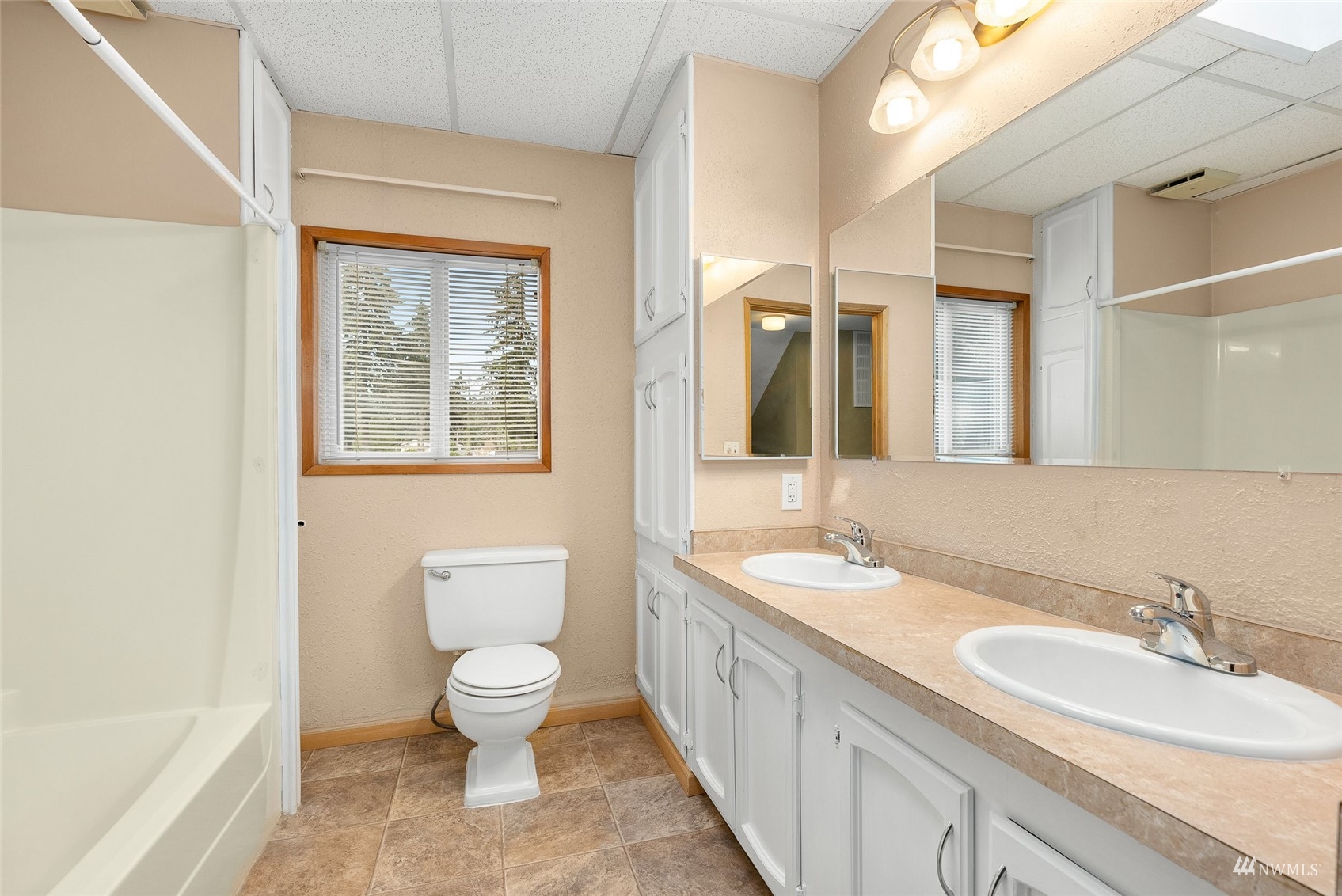 14033 145th Avenue Southeast Renton, WA 98059 - Photo 18 of 22 Gallery Image 18