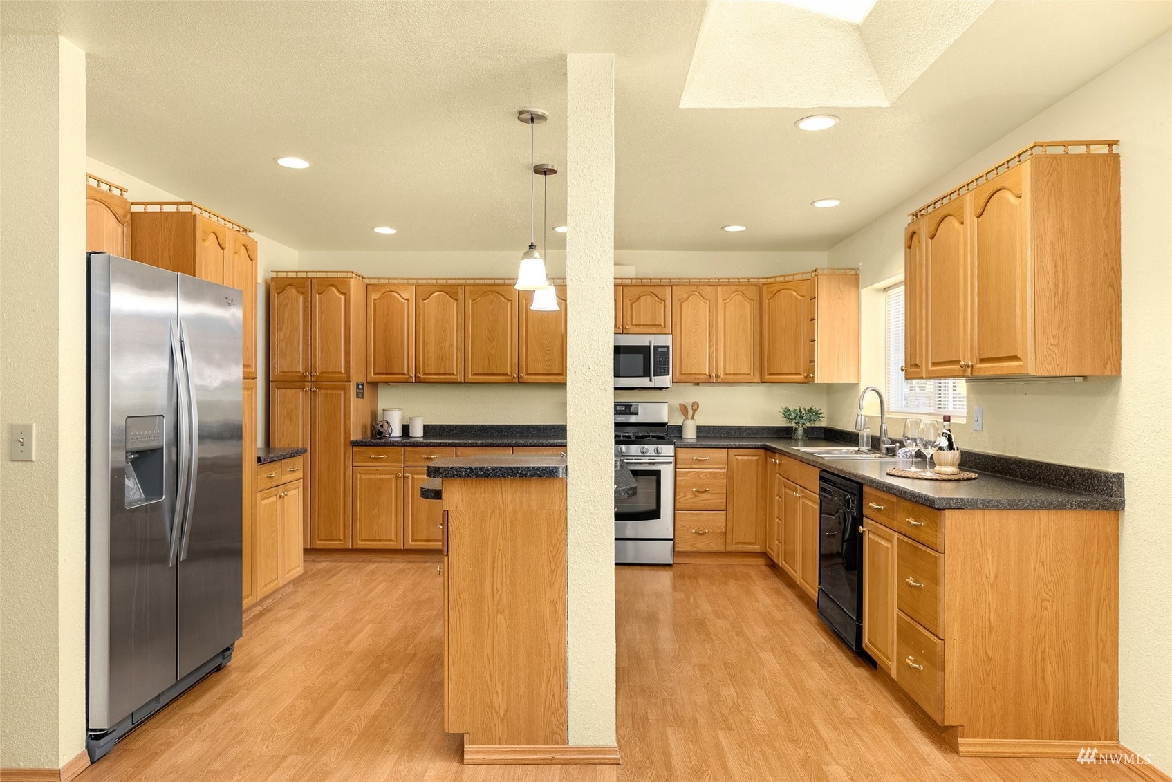 14033 145th Avenue Southeast Renton, WA 98059 - Photo 5 of 22 Gallery Image 5