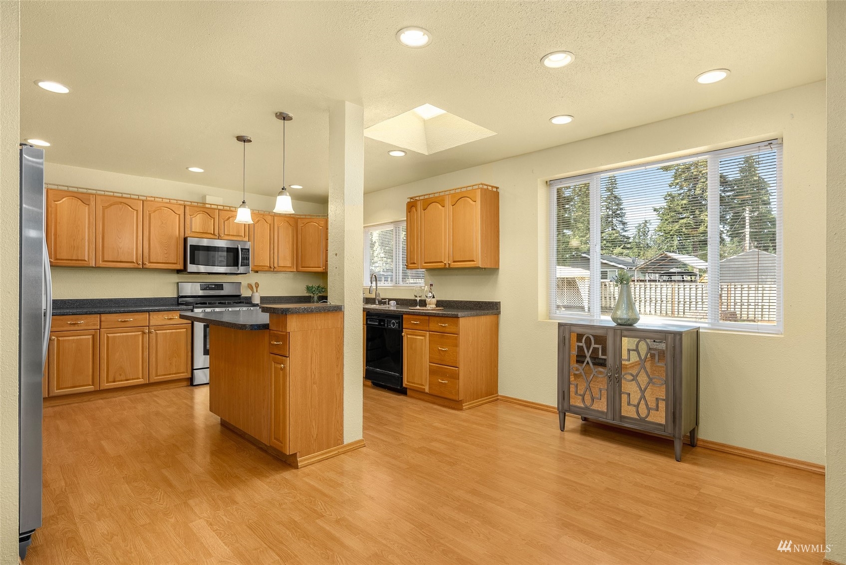 14033 145th Avenue Southeast Renton, WA 98059 - Photo 6 of 22 Gallery Image 6