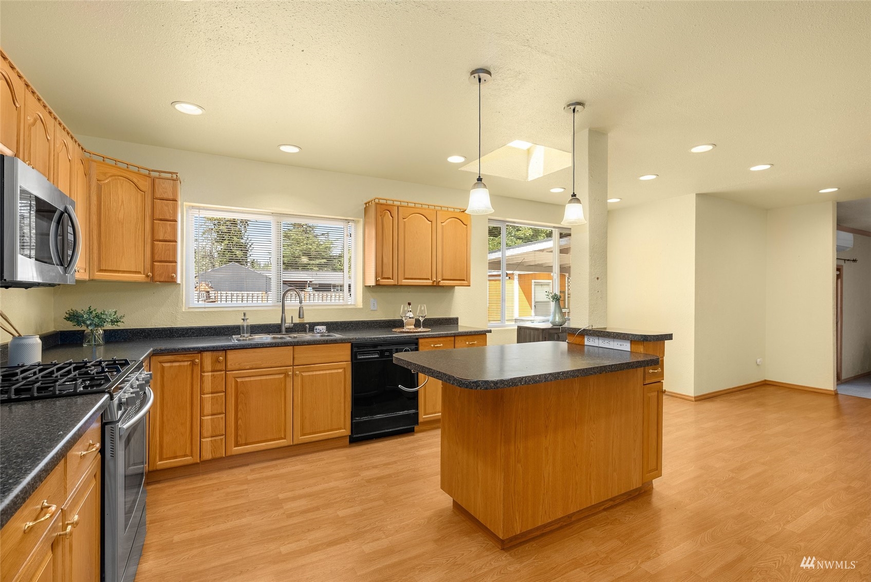 14033 145th Avenue Southeast Renton, WA 98059 - Photo 7 of 22 Gallery Image 7