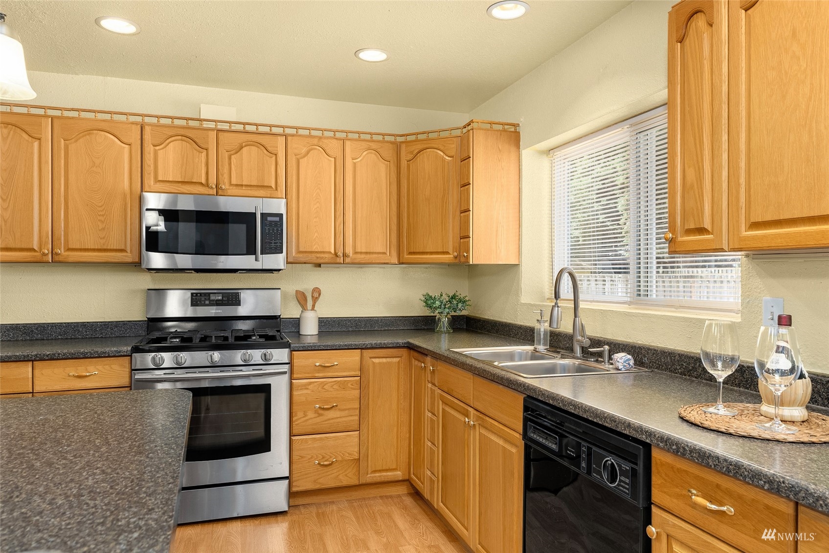 14033 145th Avenue Southeast Renton, WA 98059 - Photo 8 of 22 Gallery Image 8