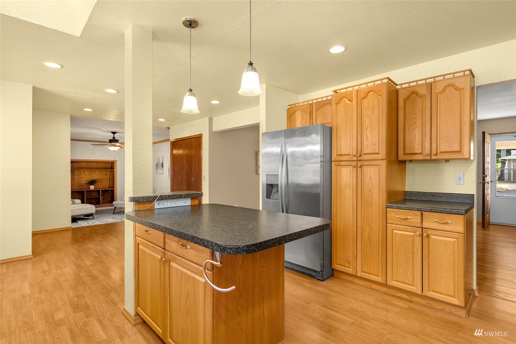 14033 145th Avenue Southeast Renton, WA 98059 - Photo 9 of 22 Gallery Image 9