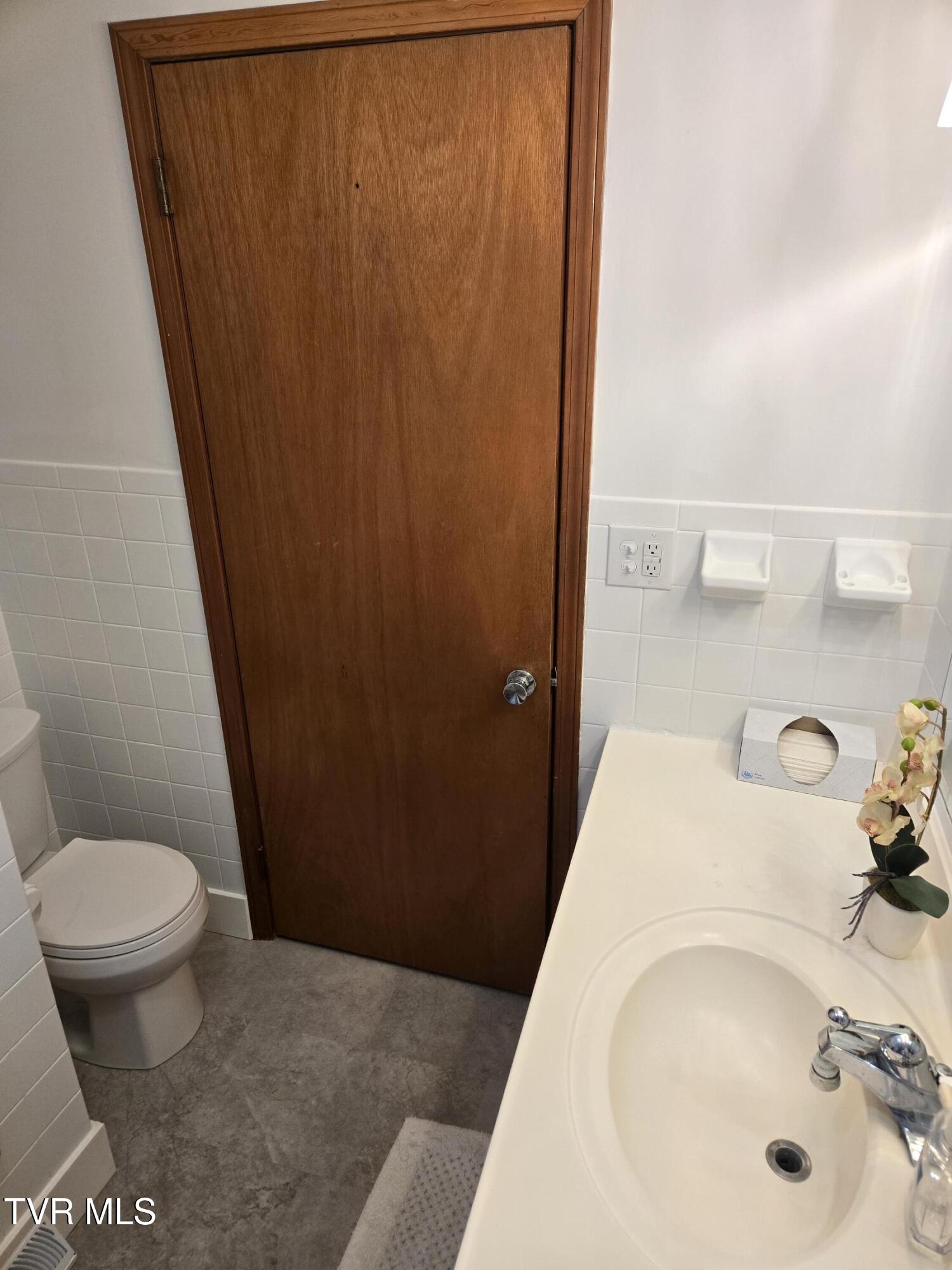 720 North Mohawk Drive Erwin, TN 37650 - Photo 22 of 39 20251108_154309