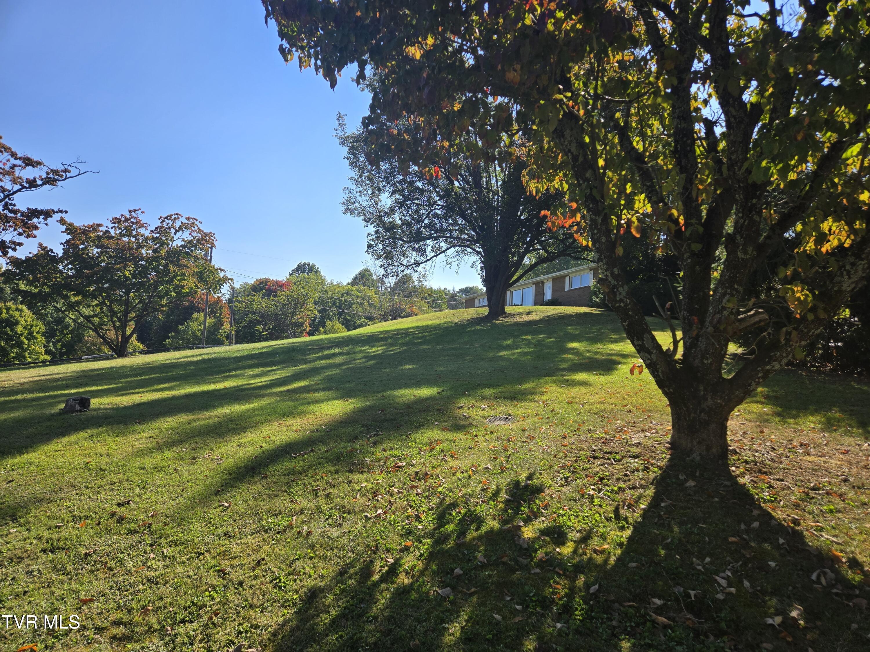 720 North Mohawk Drive Erwin, TN 37650 - Photo 33 of 39 20250920_110307